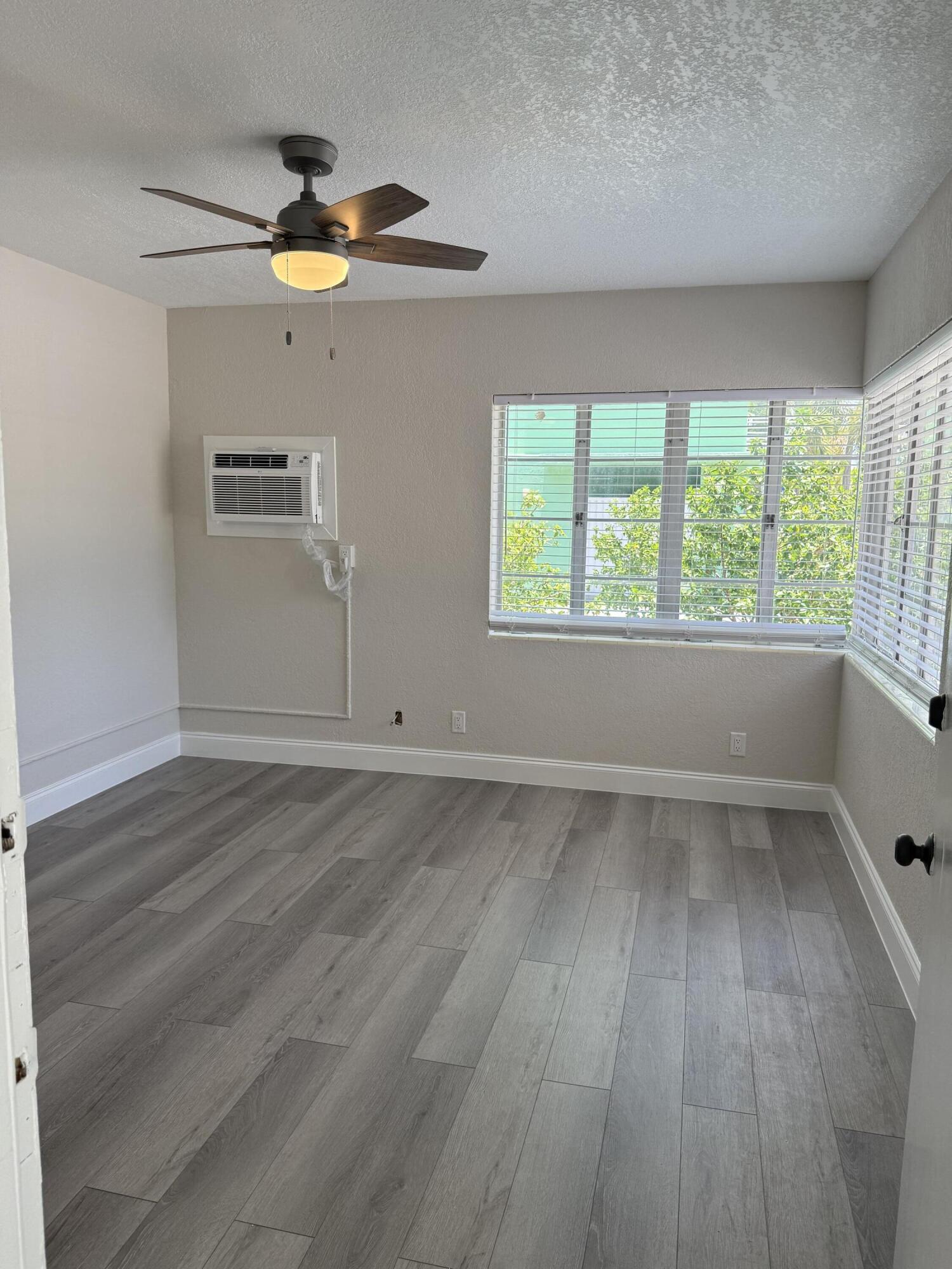 LAKE WORTH TOWN OF - Residential Lease