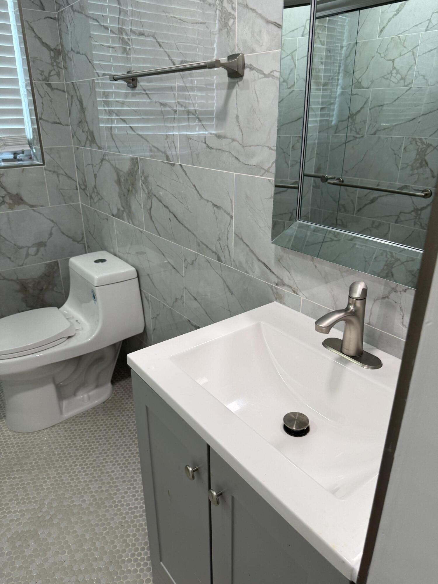 LAKE WORTH TOWN OF - Residential Lease