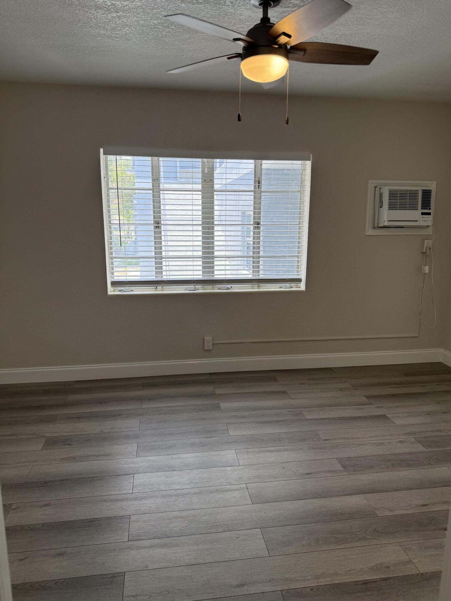LAKE WORTH TOWN OF - Residential Lease