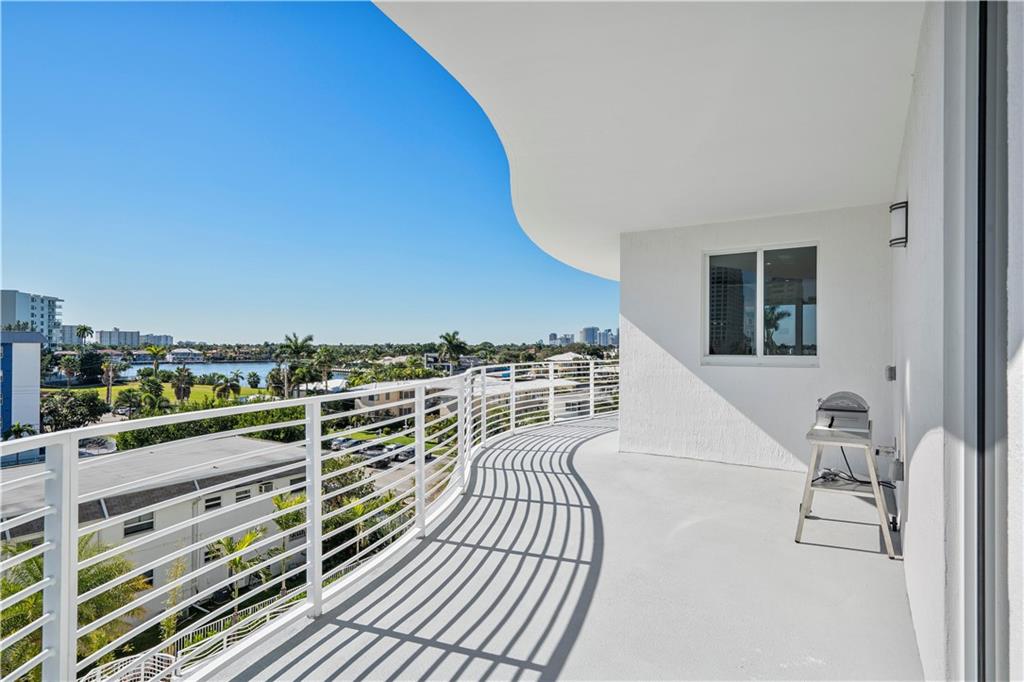 The Wave on Bayshore - Residential