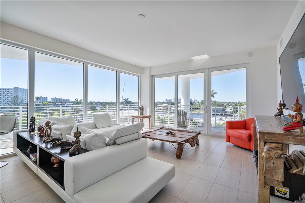 The Wave on Bayshore - Residential
