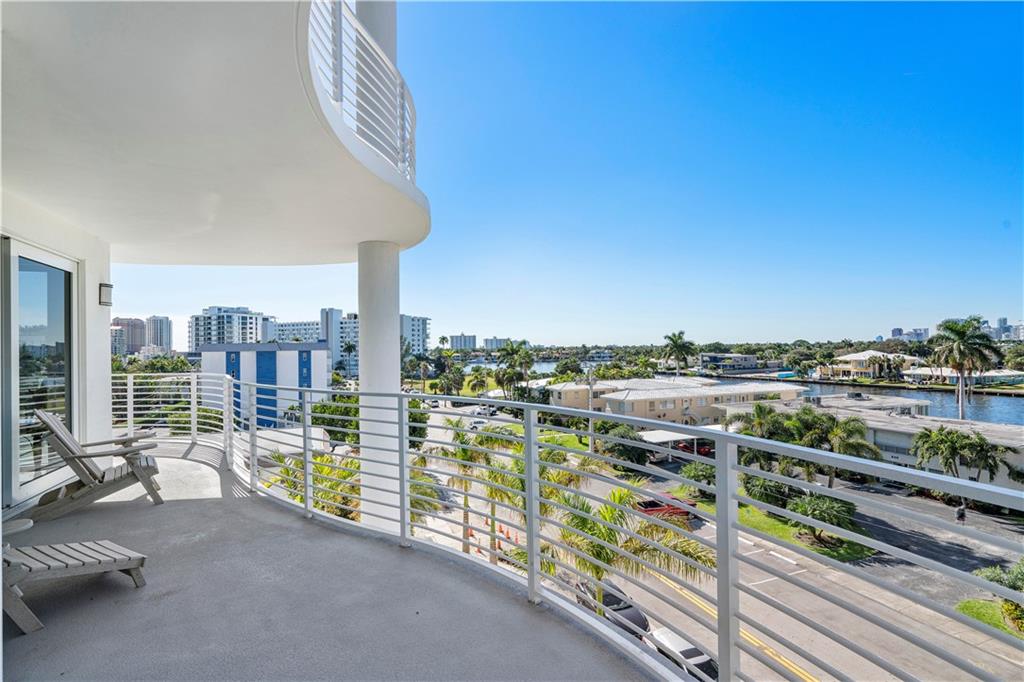 The Wave on Bayshore - Residential
