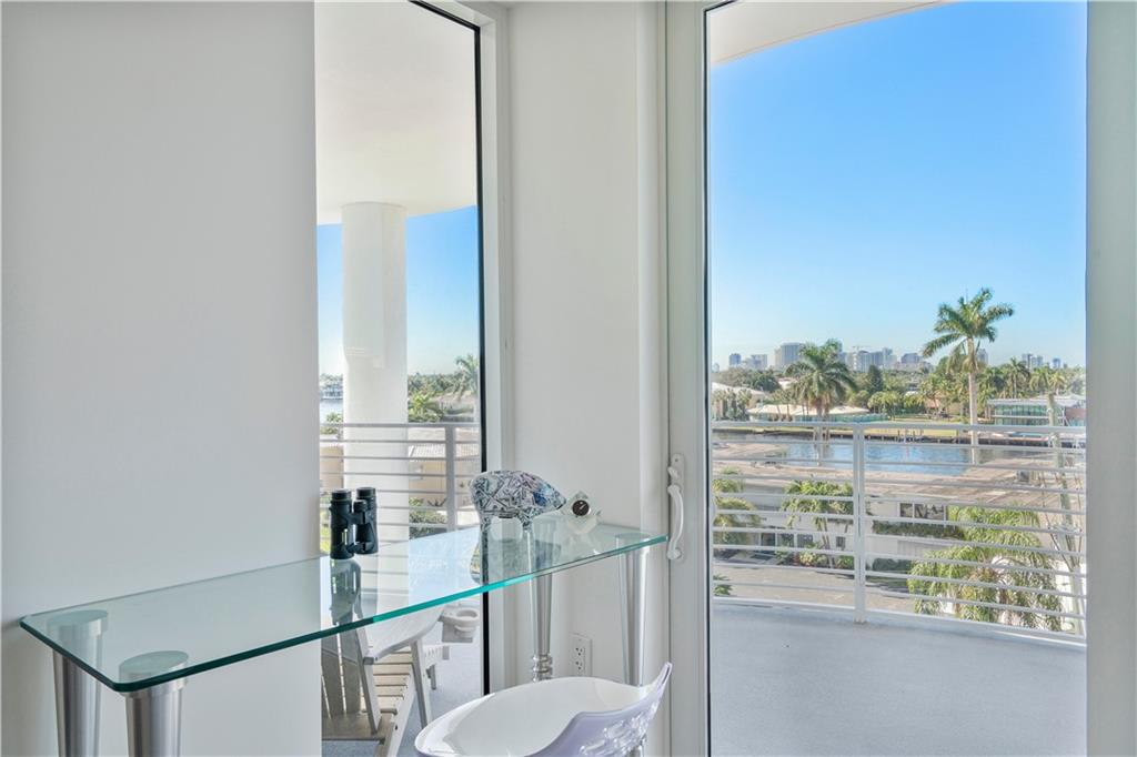 The Wave on Bayshore - Residential