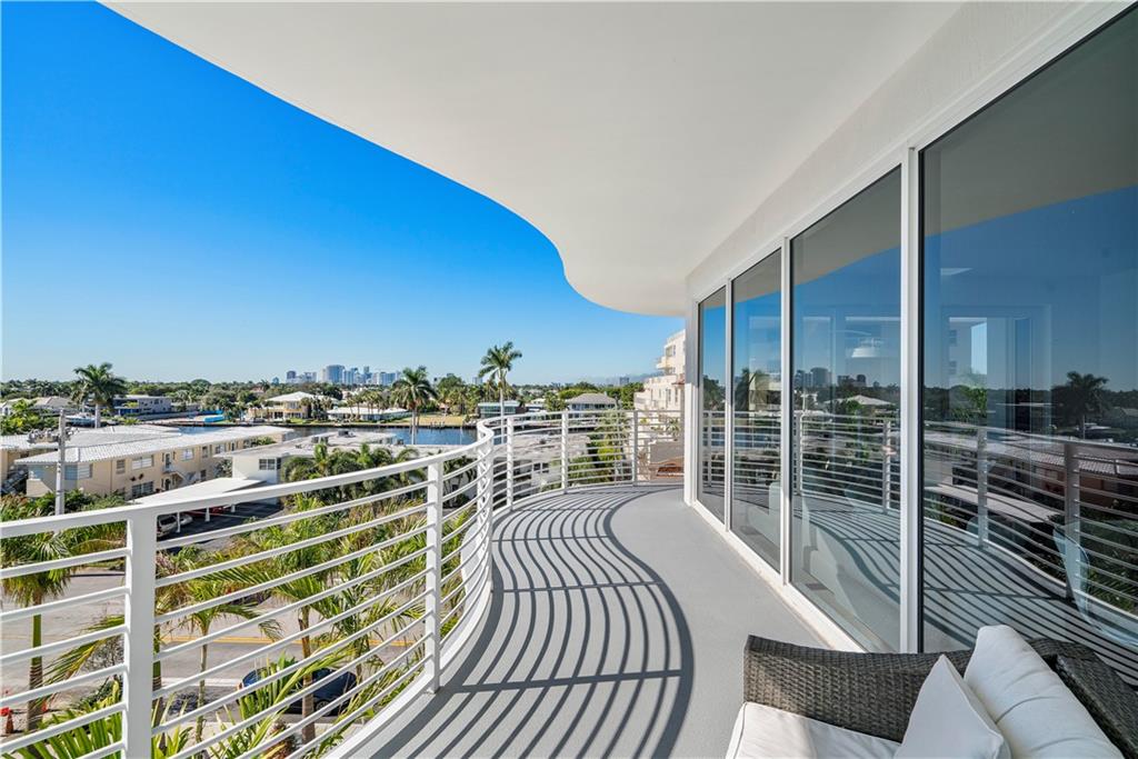 The Wave on Bayshore - Residential
