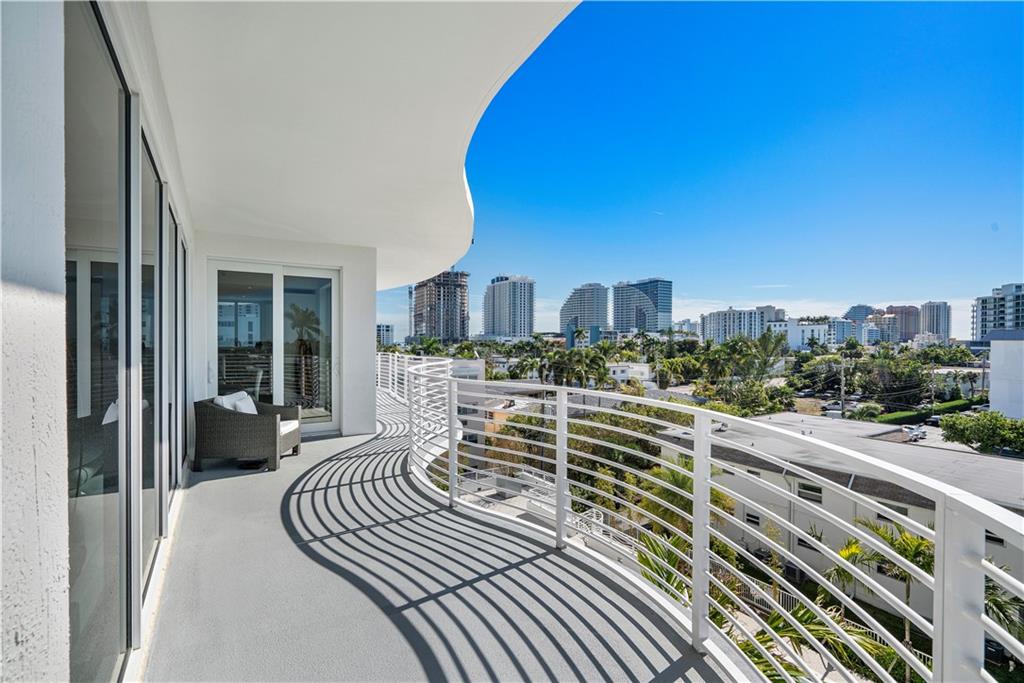 The Wave on Bayshore - Residential