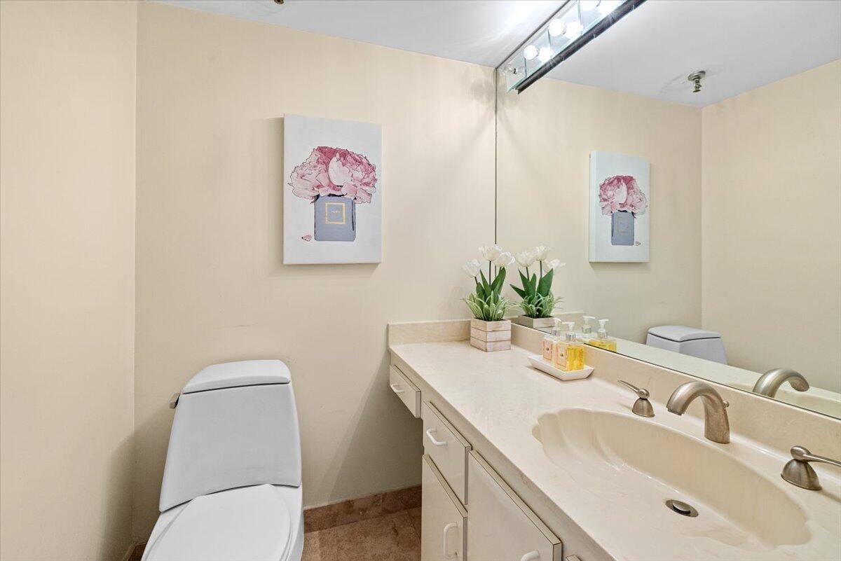 REGENCY HIGHLAND CLUB CONDO - Residential