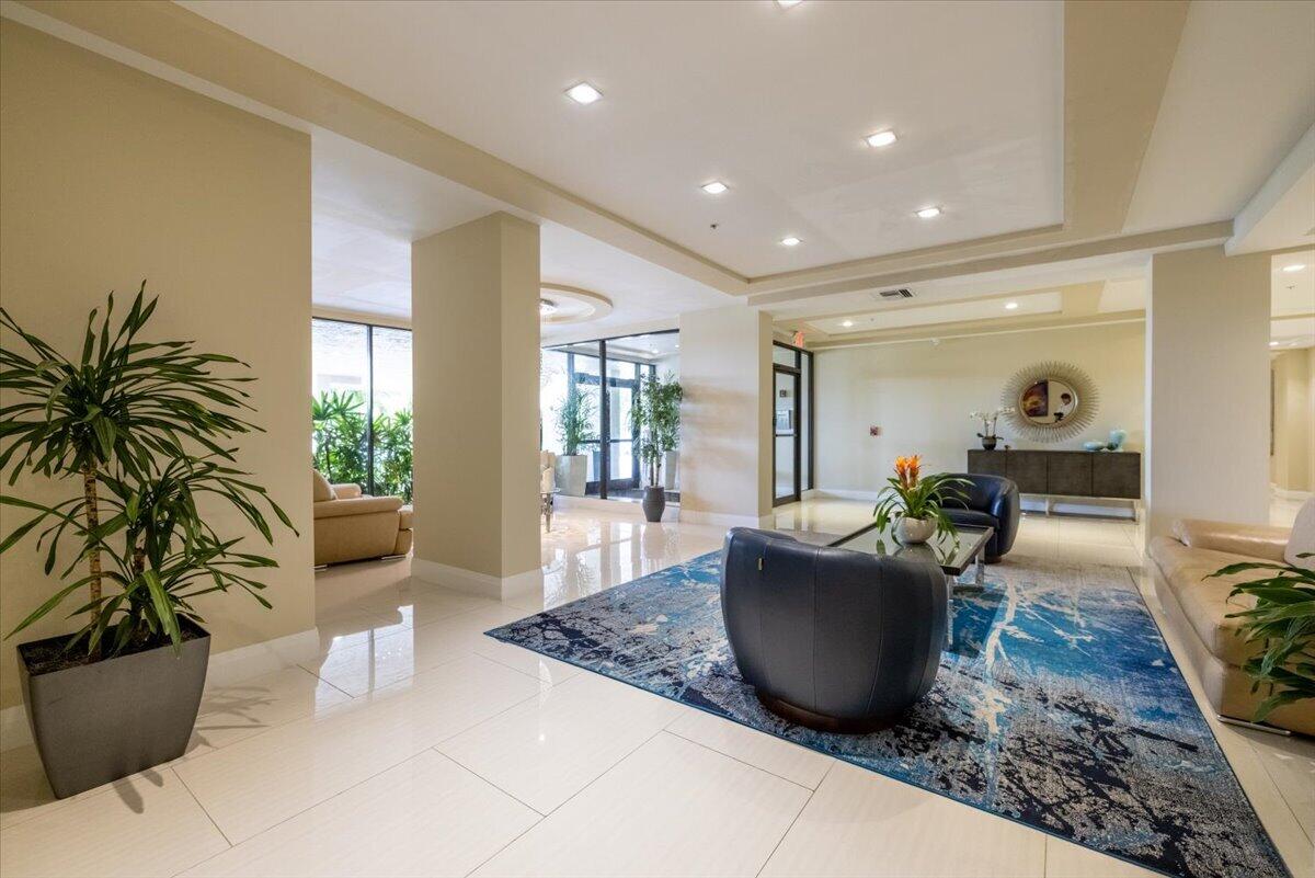 REGENCY HIGHLAND CLUB CONDO - Residential