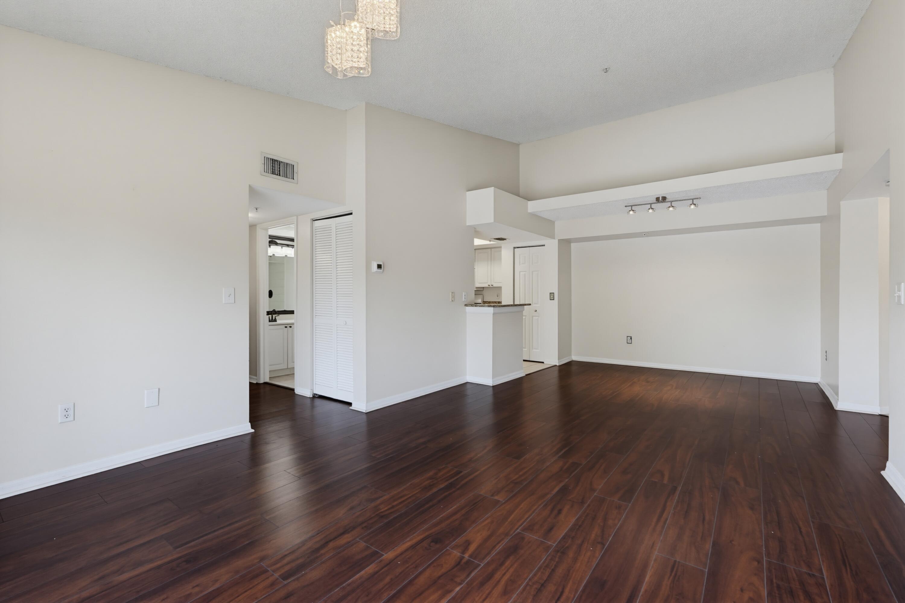 GRAND VIEW AT CRESTWOOD CONDO - Residential