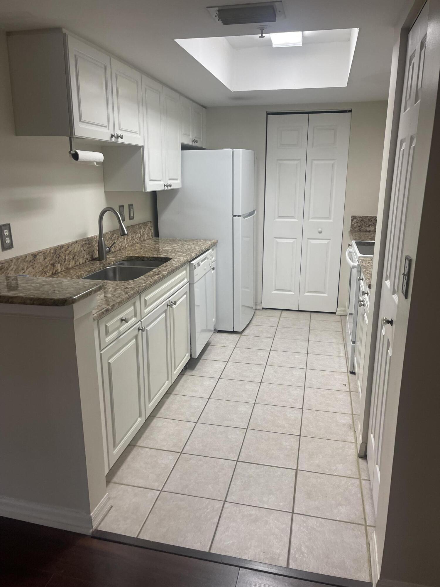 GRAND VIEW AT CRESTWOOD CONDO - Residential