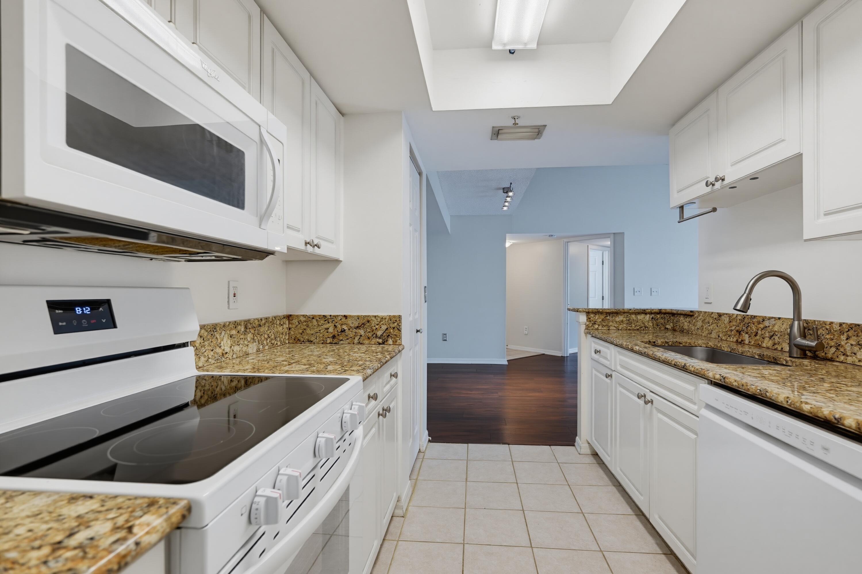 GRAND VIEW AT CRESTWOOD CONDO - Residential