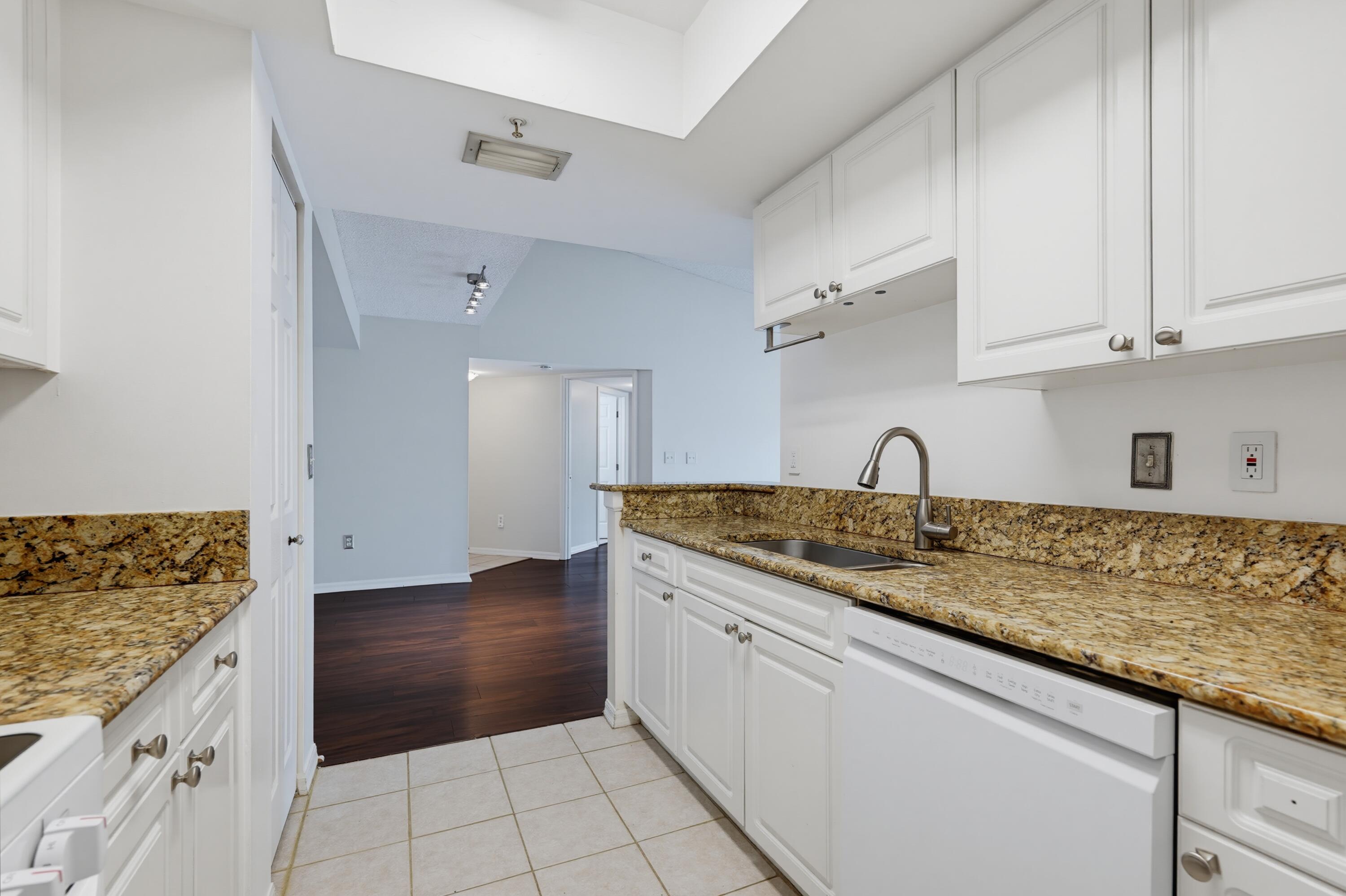 GRAND VIEW AT CRESTWOOD CONDO - Residential