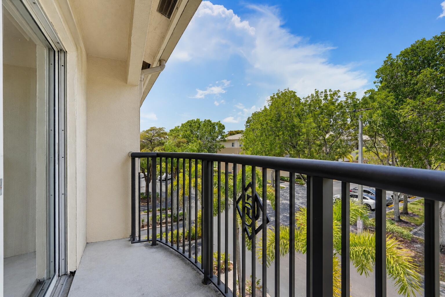 GRAND VIEW AT CRESTWOOD CONDO - Residential