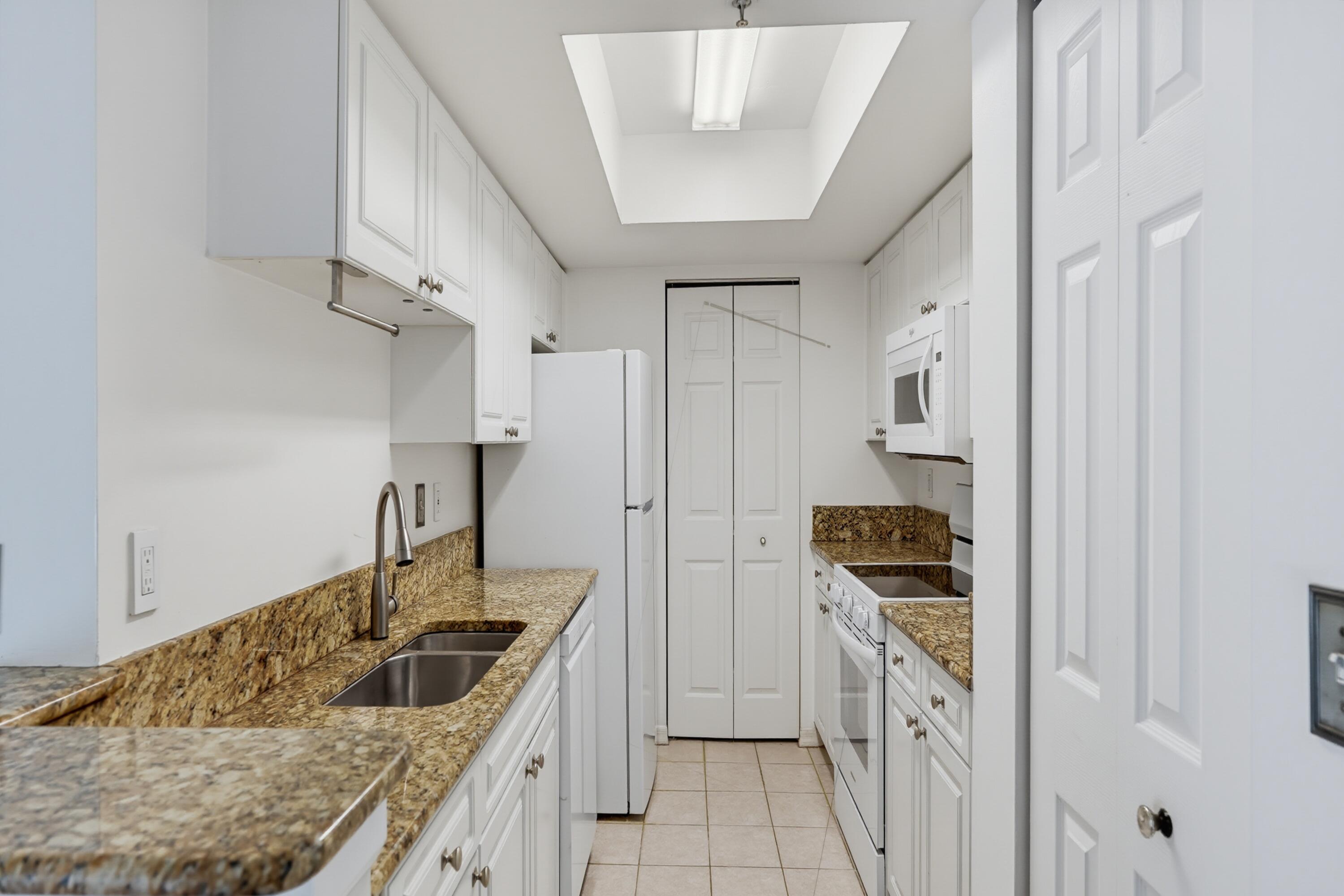 GRAND VIEW AT CRESTWOOD CONDO - Residential