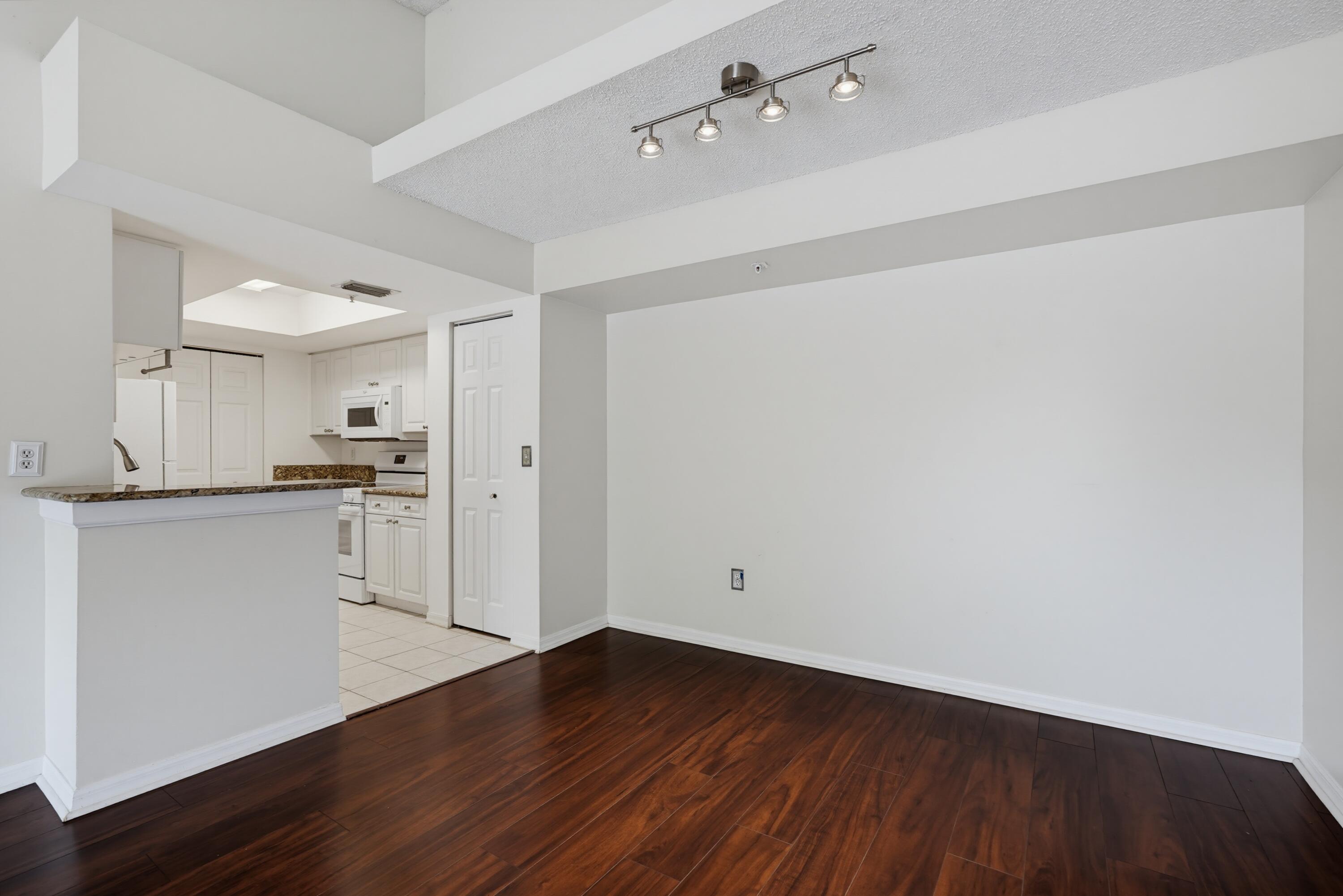 GRAND VIEW AT CRESTWOOD CONDO - Residential