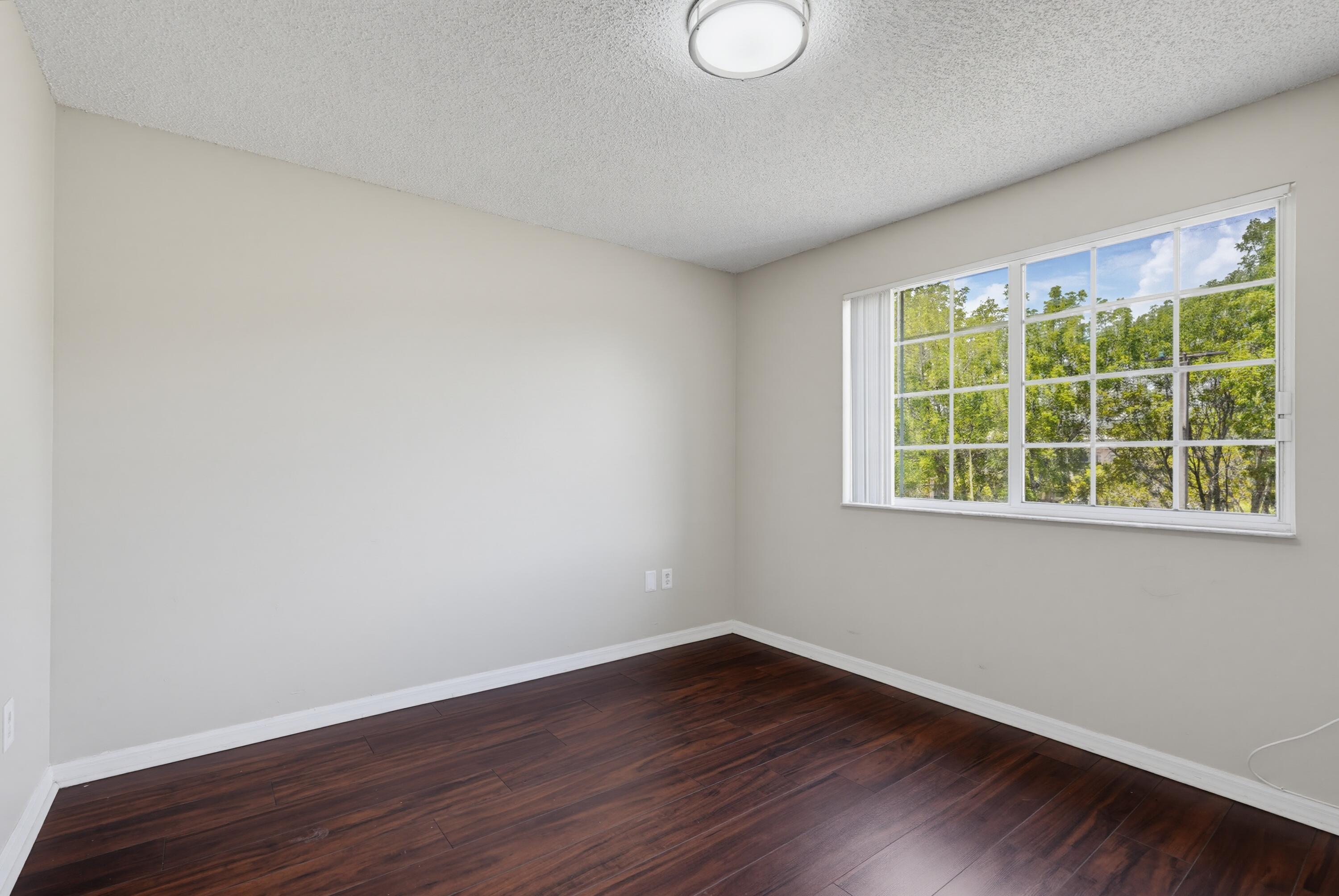 GRAND VIEW AT CRESTWOOD CONDO - Residential