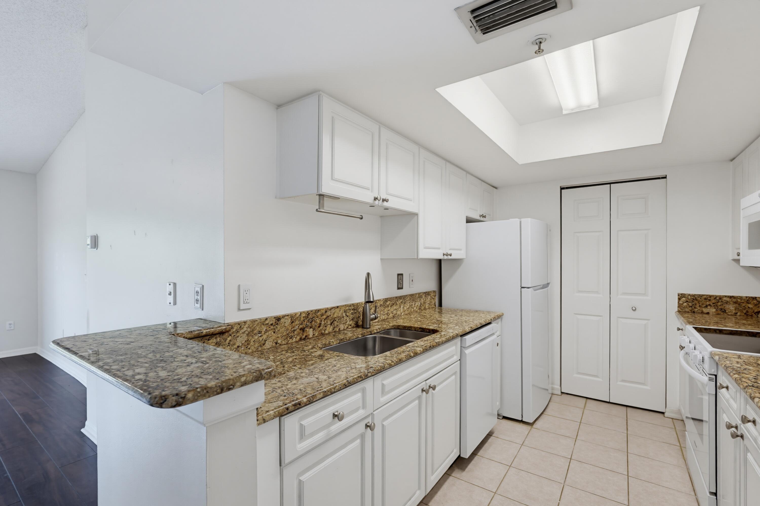 GRAND VIEW AT CRESTWOOD CONDO - Residential
