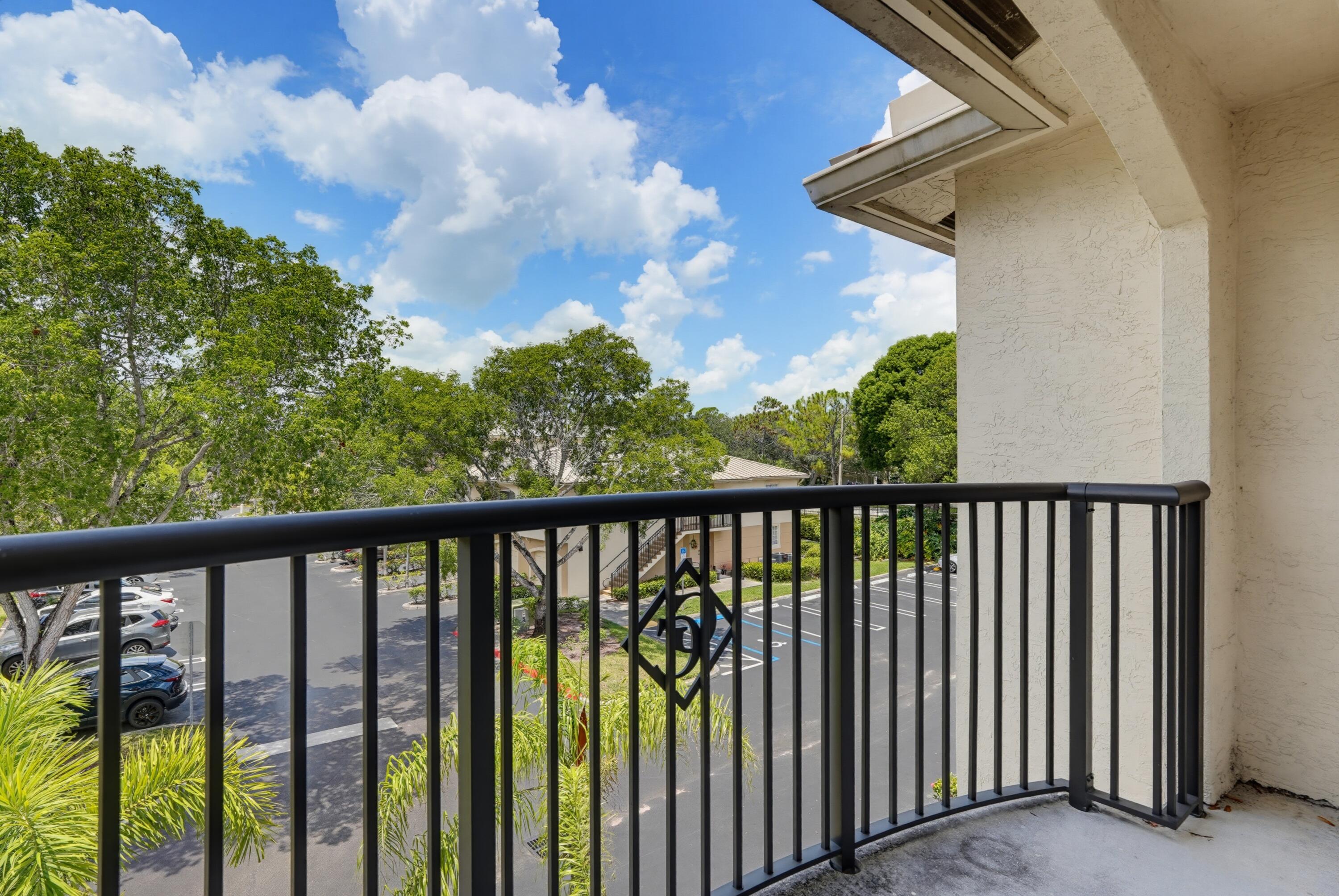 GRAND VIEW AT CRESTWOOD CONDO - Residential
