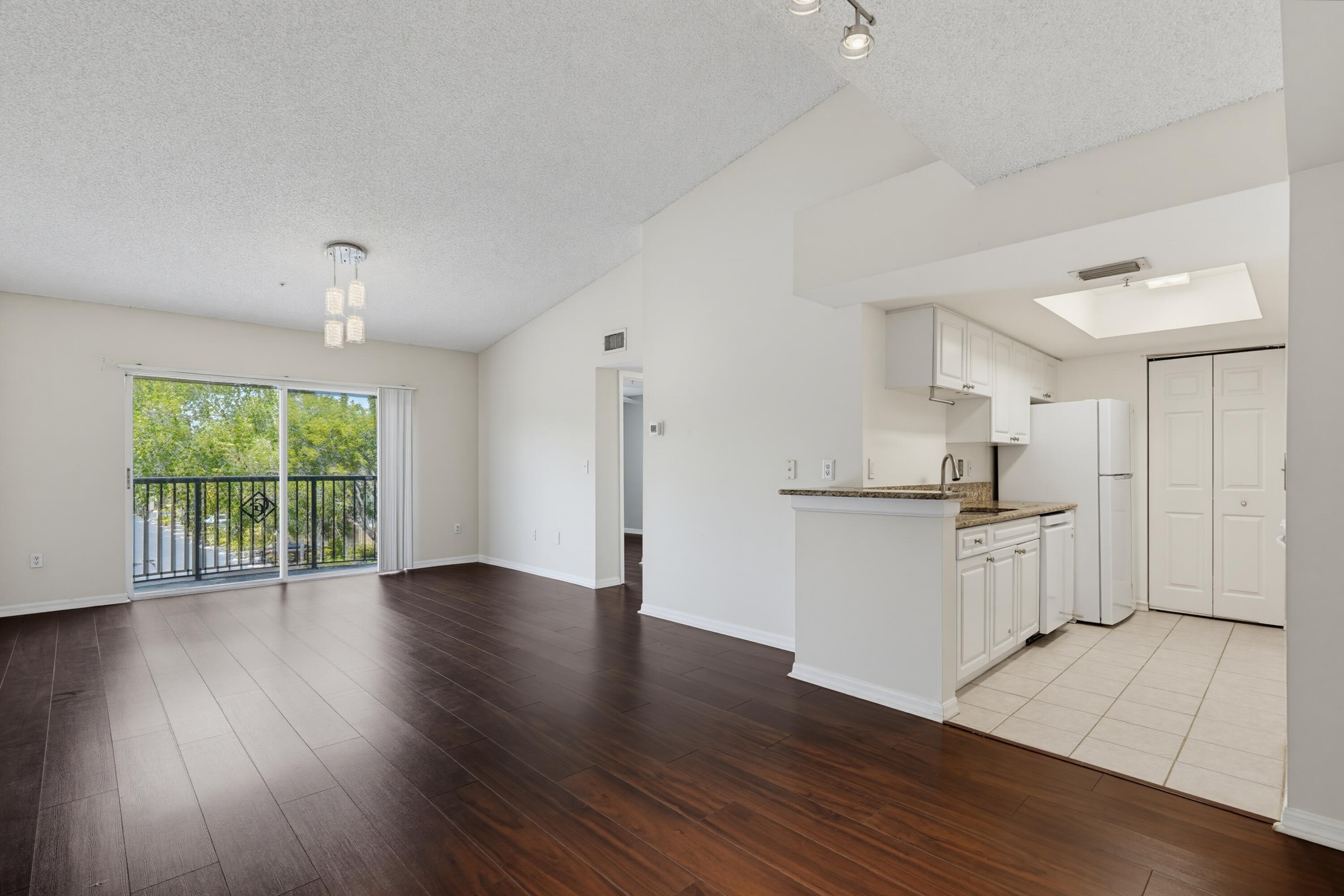 GRAND VIEW AT CRESTWOOD CONDO - Residential