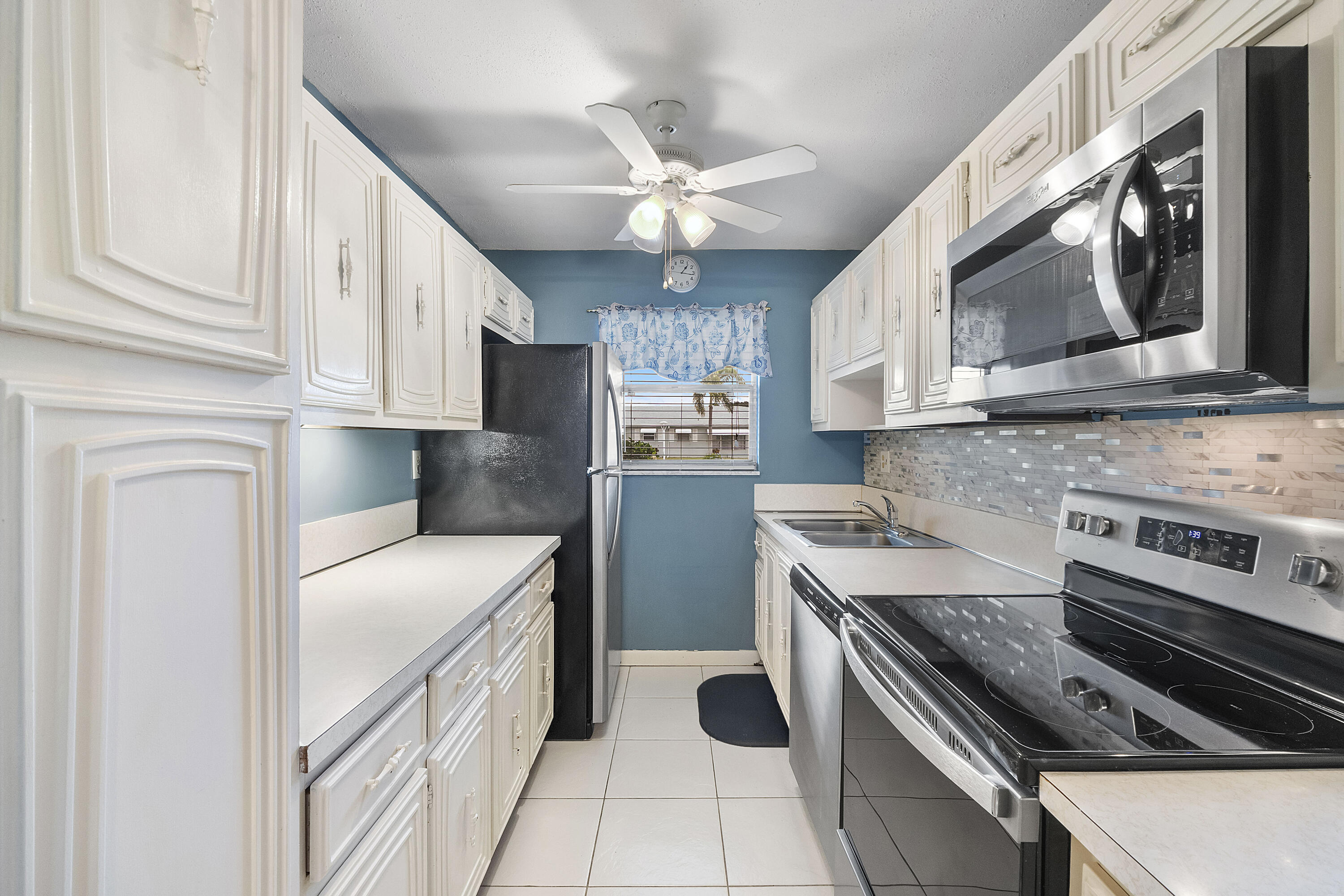 HIGH POINT OF DELRAY BEACH CONDO SEC I - Residential Lease