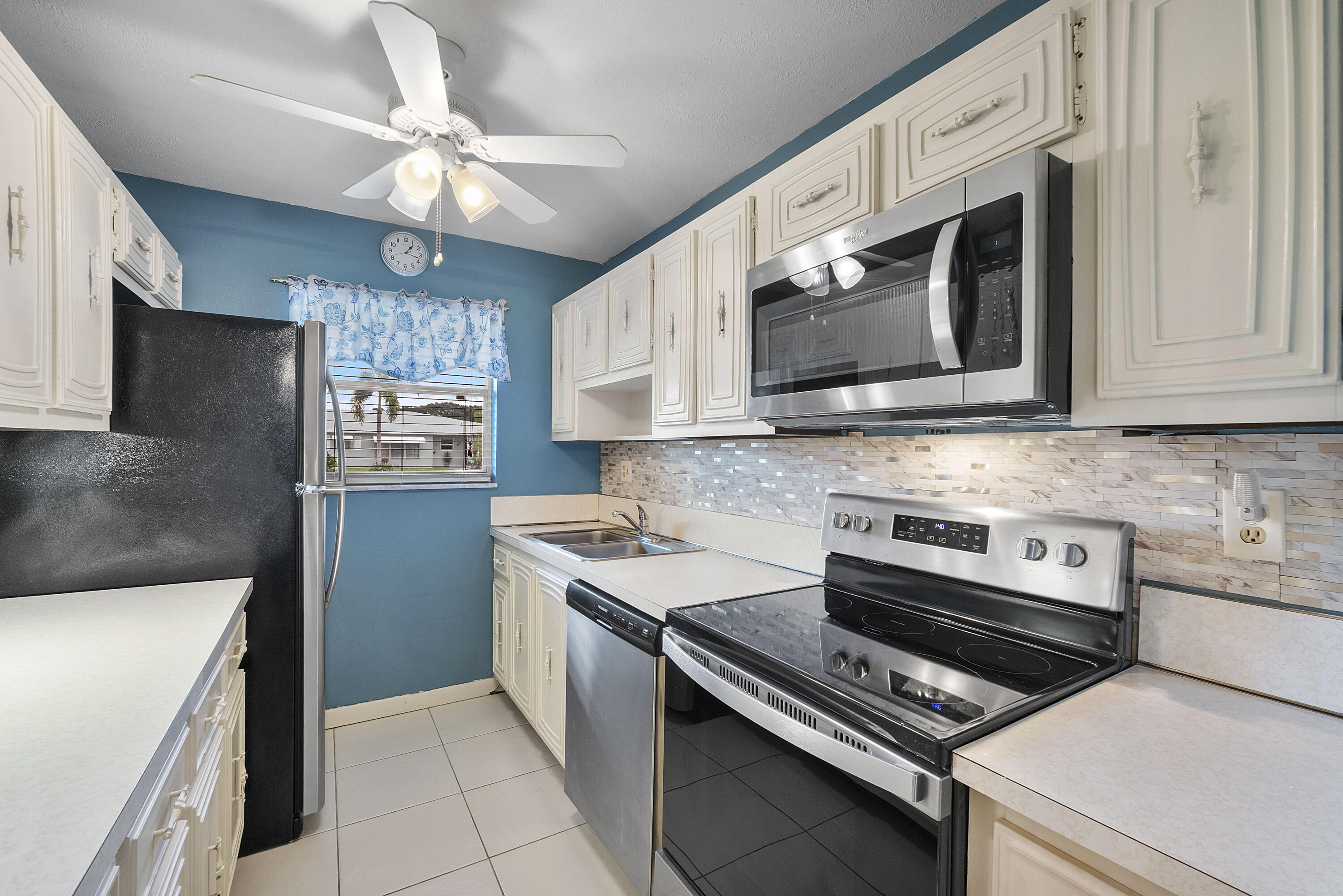 HIGH POINT OF DELRAY BEACH CONDO SEC I - Residential Lease