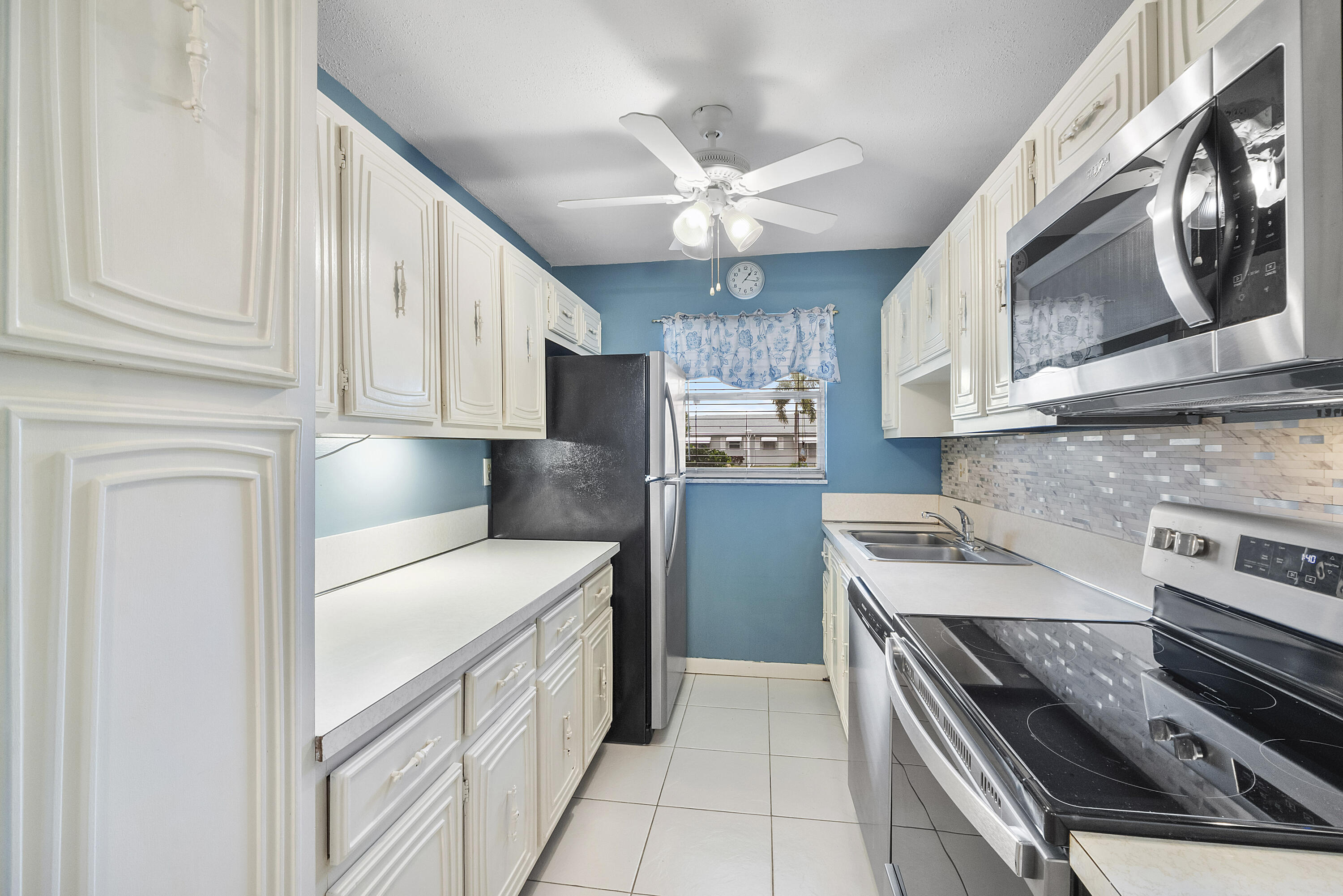 HIGH POINT OF DELRAY BEACH CONDO SEC I - Residential Lease
