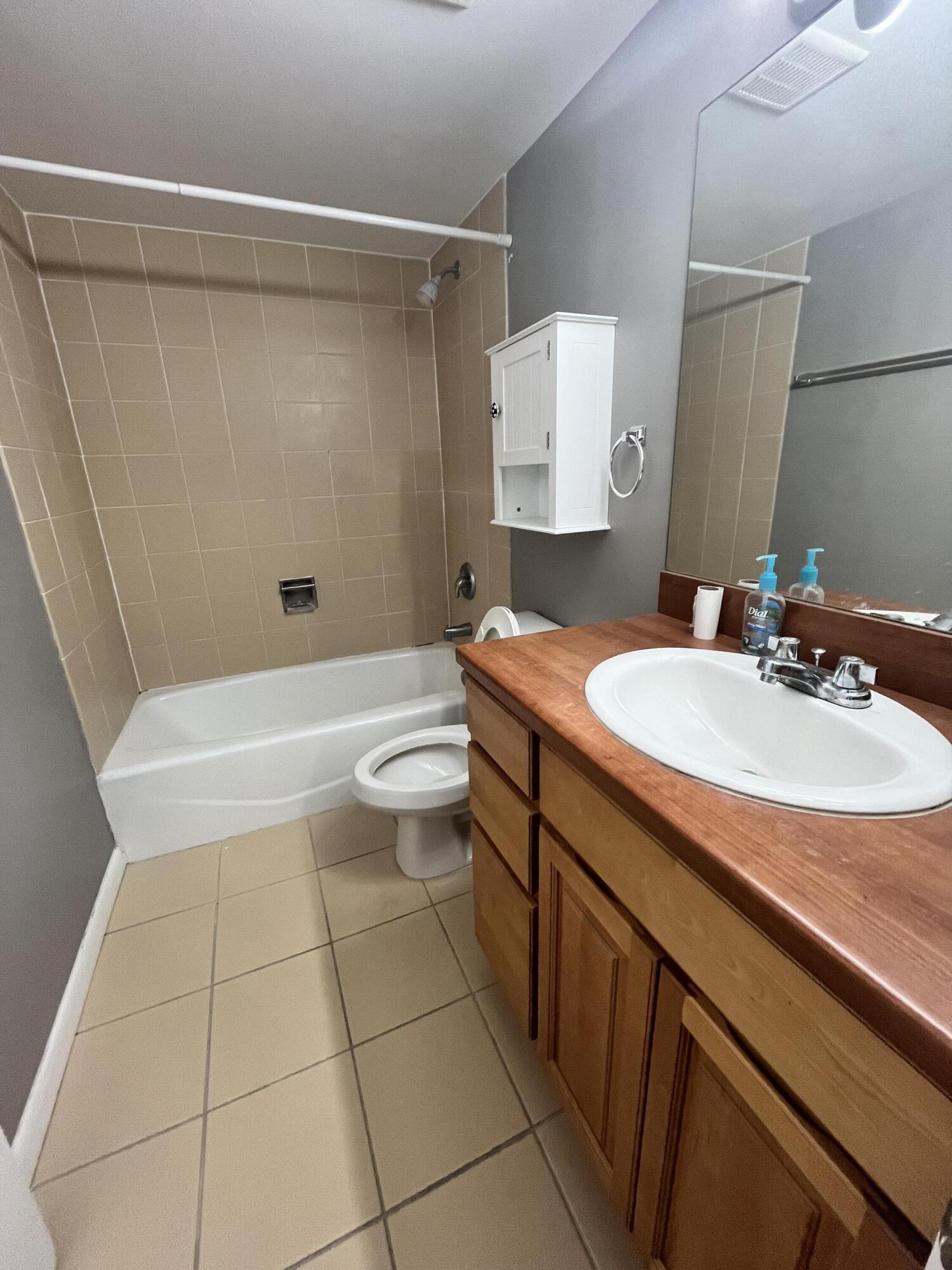 LANDS OF THE PRESIDENT CONDO 5 - Residential Lease