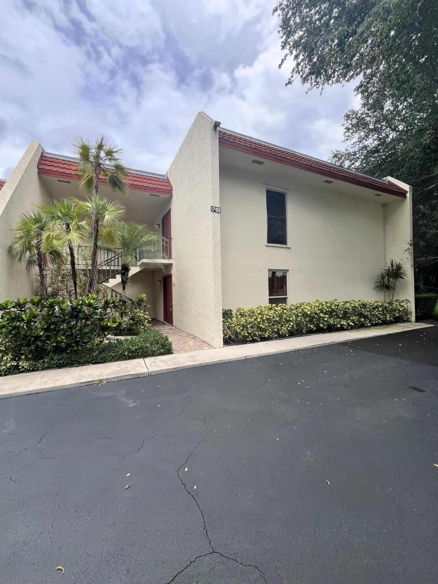 LANDS OF THE PRESIDENT CONDO 5 - Residential Lease