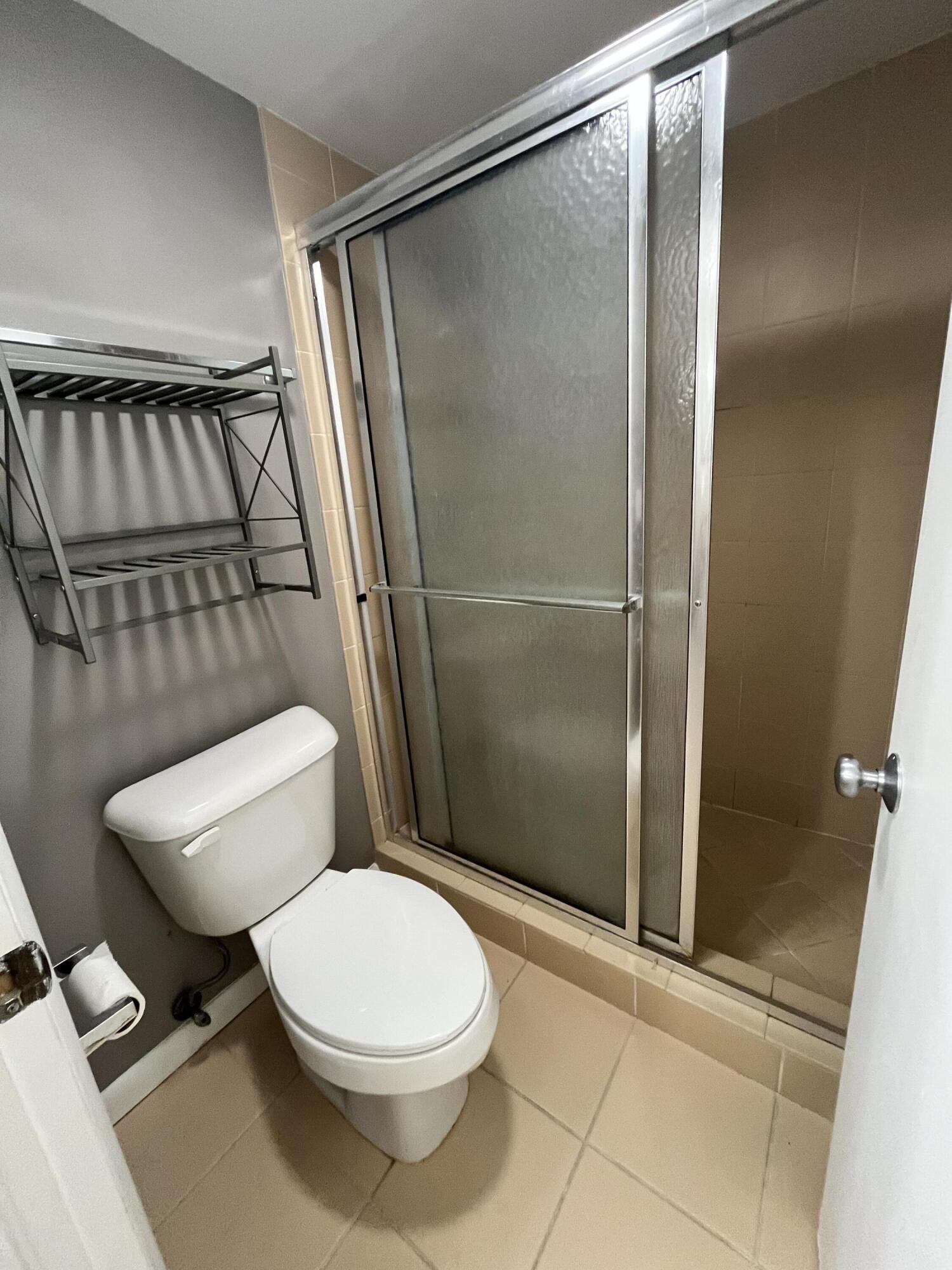 LANDS OF THE PRESIDENT CONDO 5 - Residential Lease