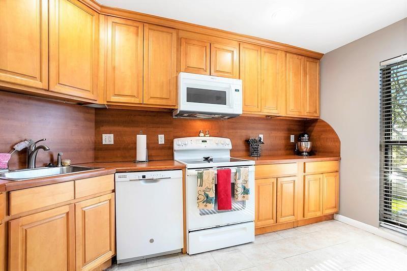 LANDS OF THE PRESIDENT CONDO 5 - Residential Lease