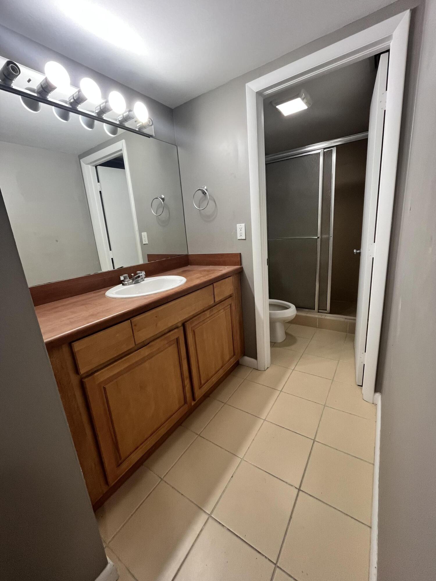 LANDS OF THE PRESIDENT CONDO 5 - Residential Lease