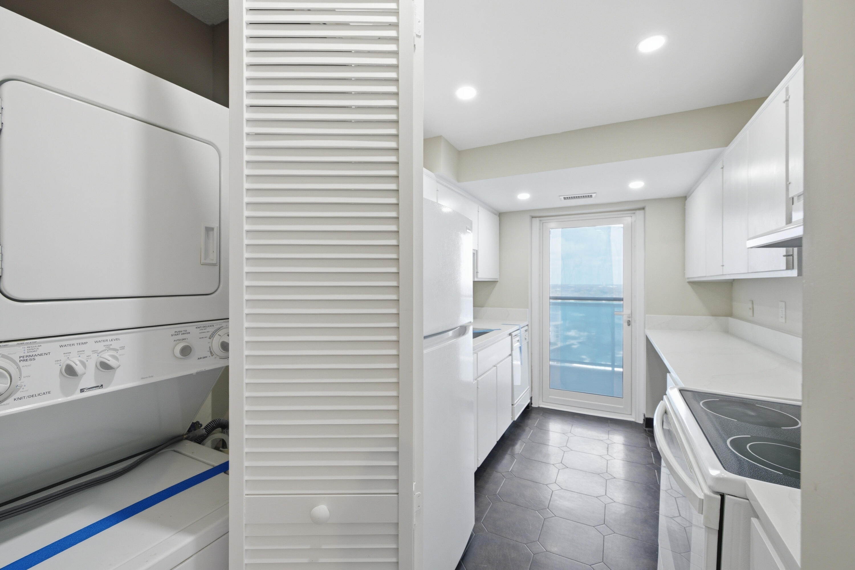 VANTAGE VIEW CONDO - Residential