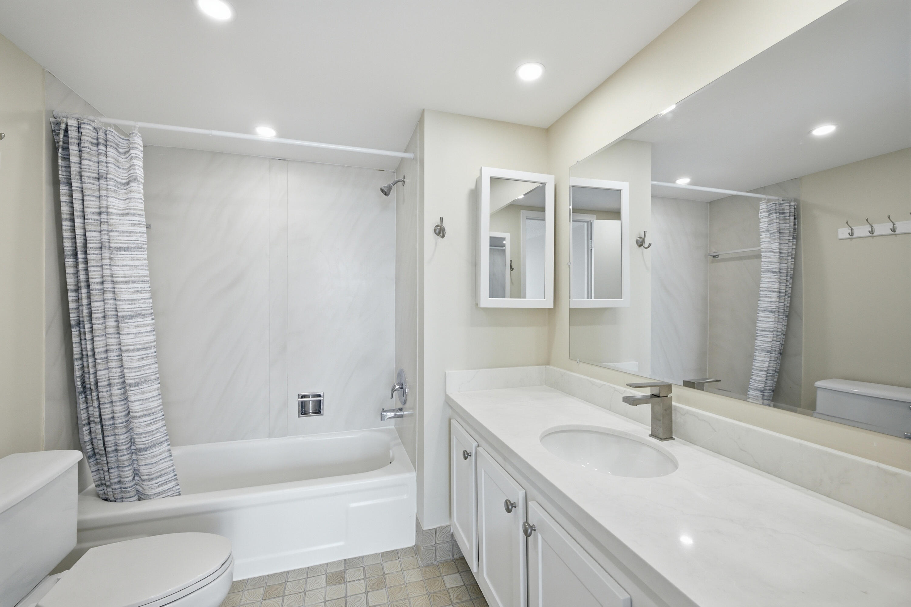 VANTAGE VIEW CONDO - Residential