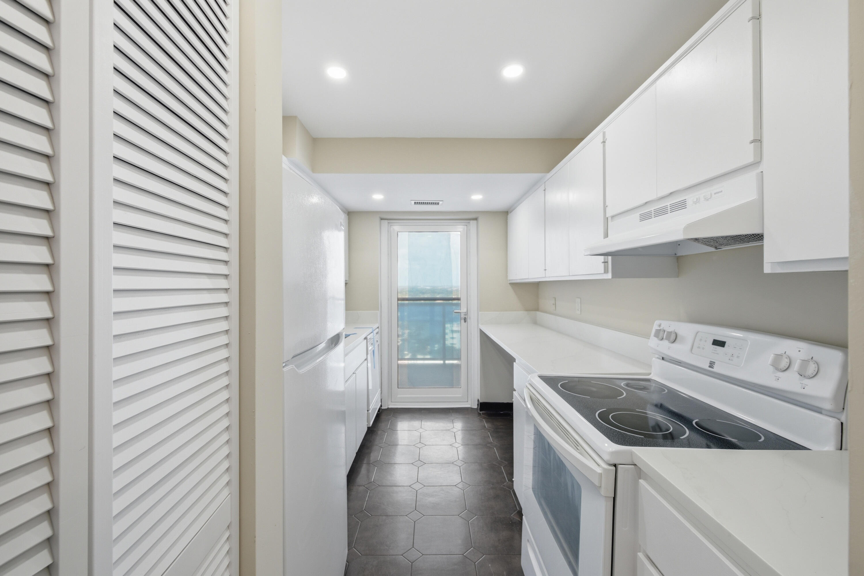 VANTAGE VIEW CONDO - Residential
