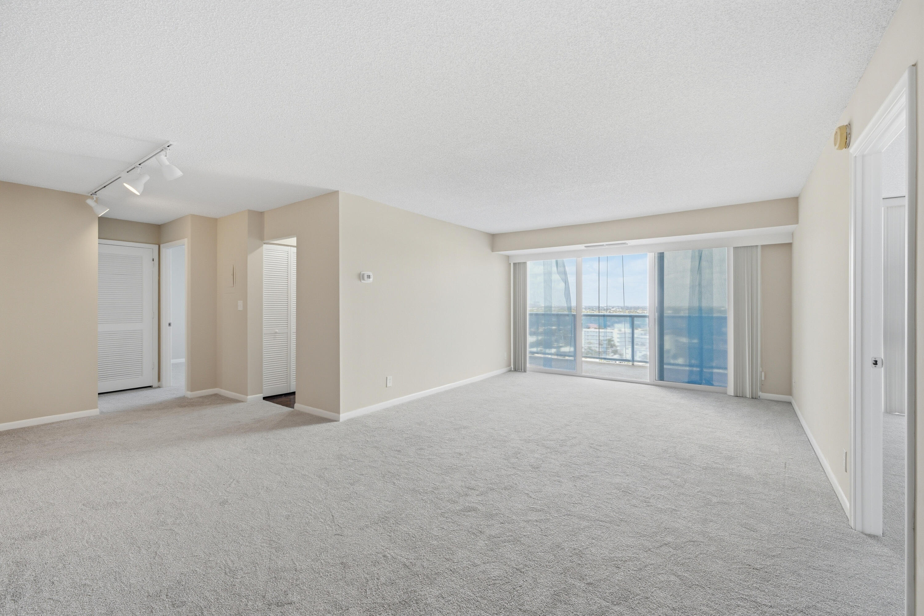 VANTAGE VIEW CONDO - Residential
