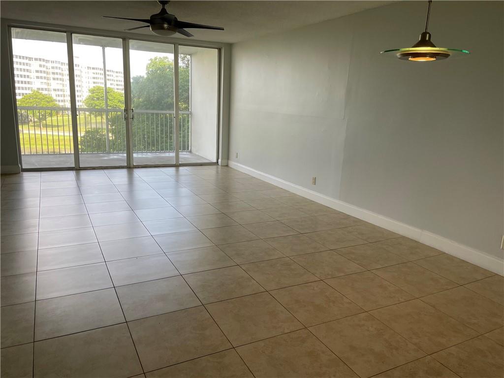 PALM-AIRE County Club - Residential
