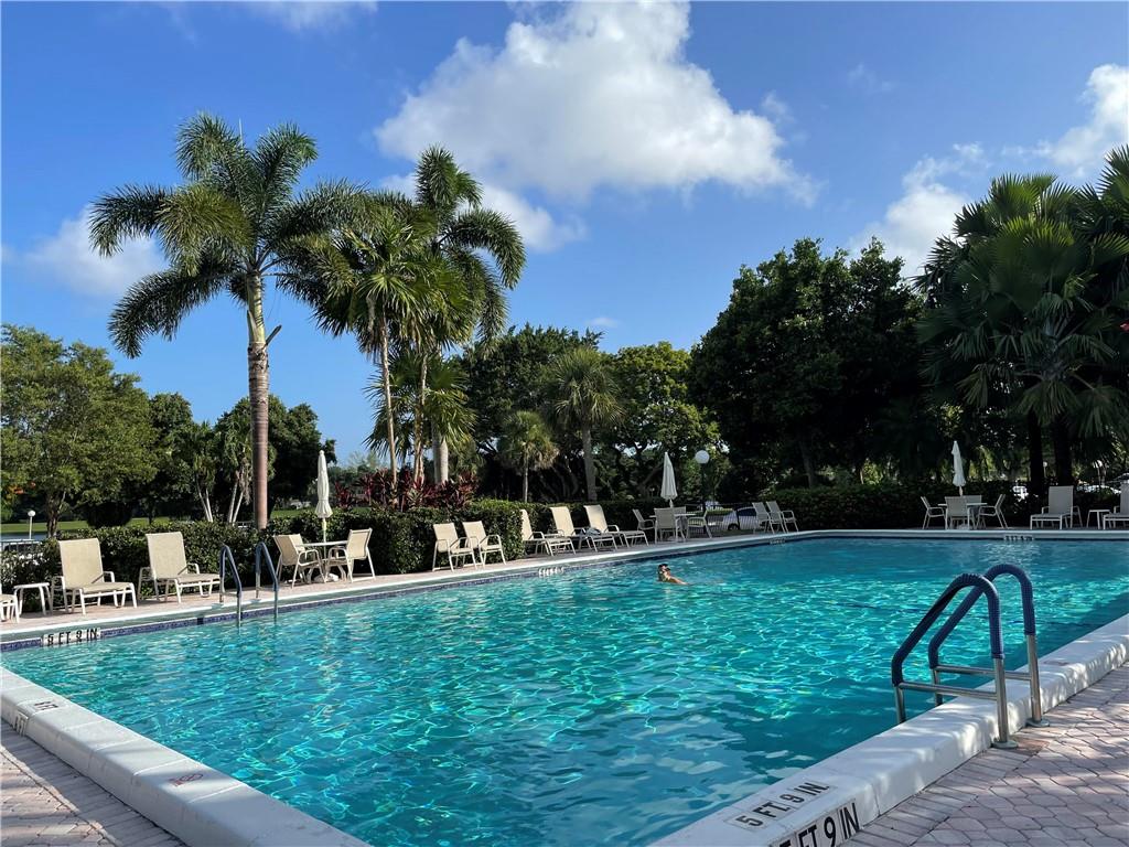 PALM-AIRE County Club - Residential