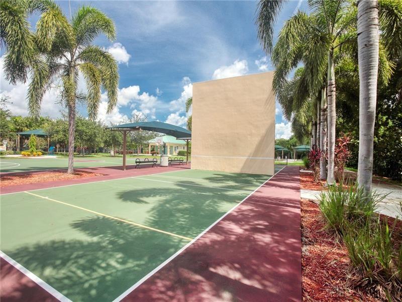 PALM-AIRE County Club - Residential