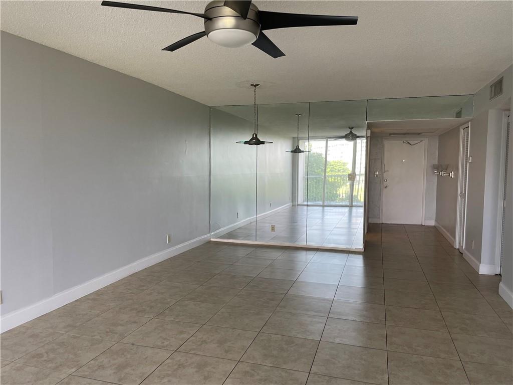 PALM-AIRE County Club - Residential