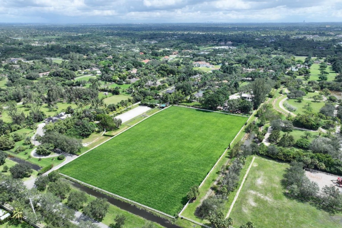 SUNSHINE RANCHES - Land