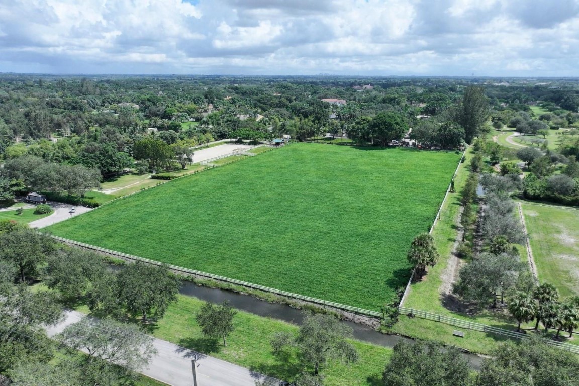 SUNSHINE RANCHES - Land