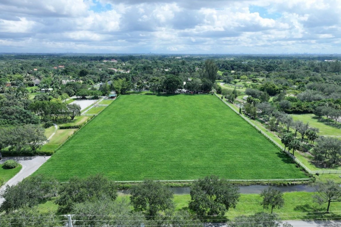SUNSHINE RANCHES - Land