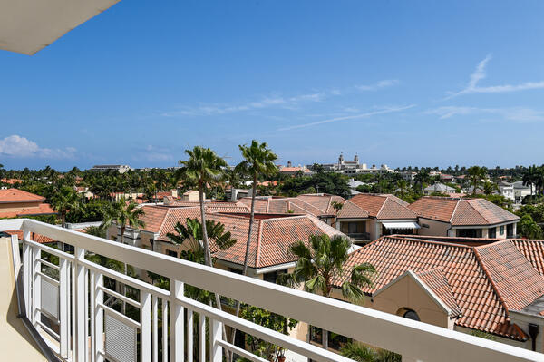 LAKE TOWERS CONDO - Residential Lease