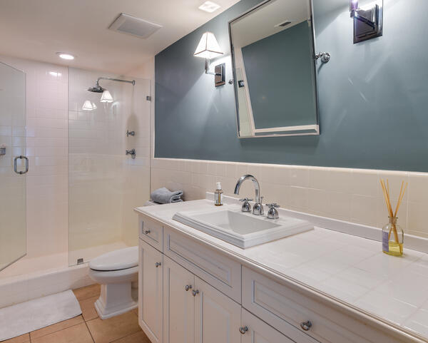 LAKE TOWERS CONDO - Residential Lease