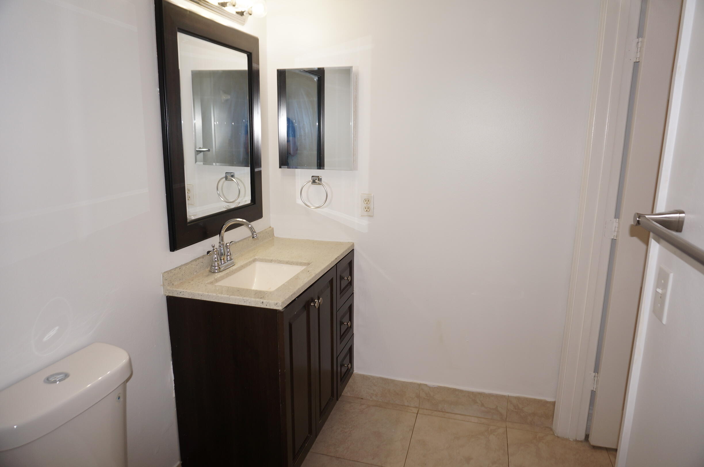EMERALD ISLE AT LAGUNA LAKES CONDO - Residential Lease