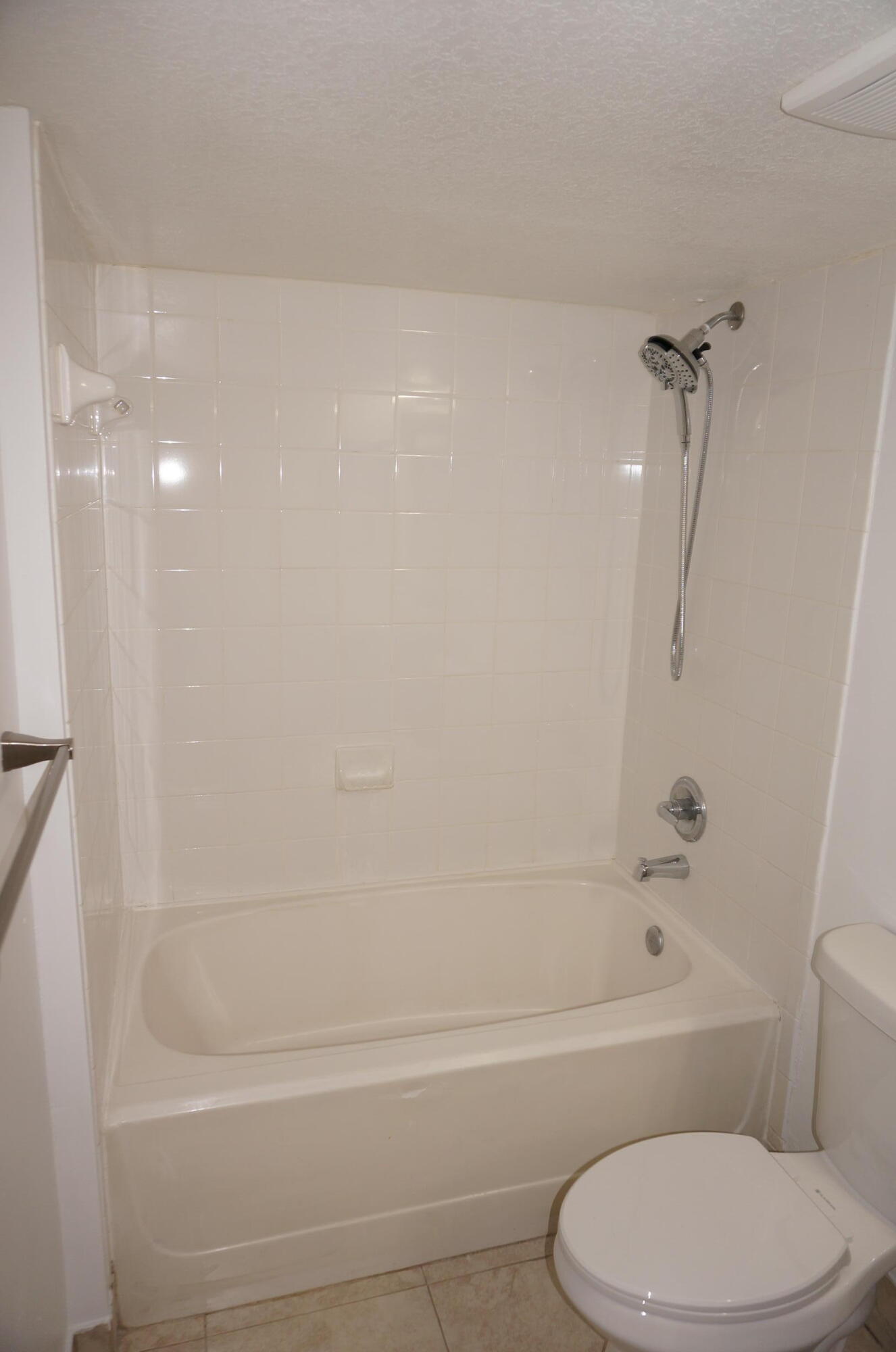 EMERALD ISLE AT LAGUNA LAKES CONDO - Residential Lease