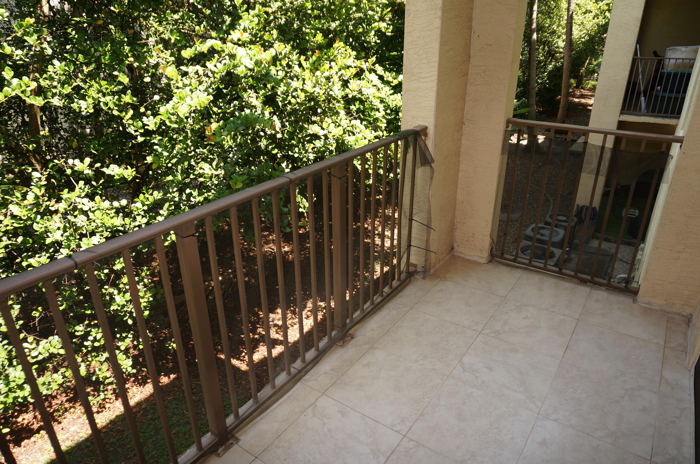 EMERALD ISLE AT LAGUNA LAKES CONDO - Residential Lease