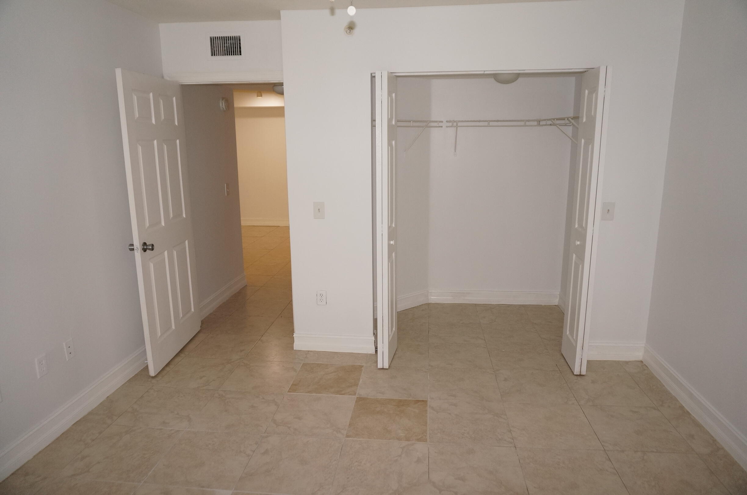EMERALD ISLE AT LAGUNA LAKES CONDO - Residential Lease
