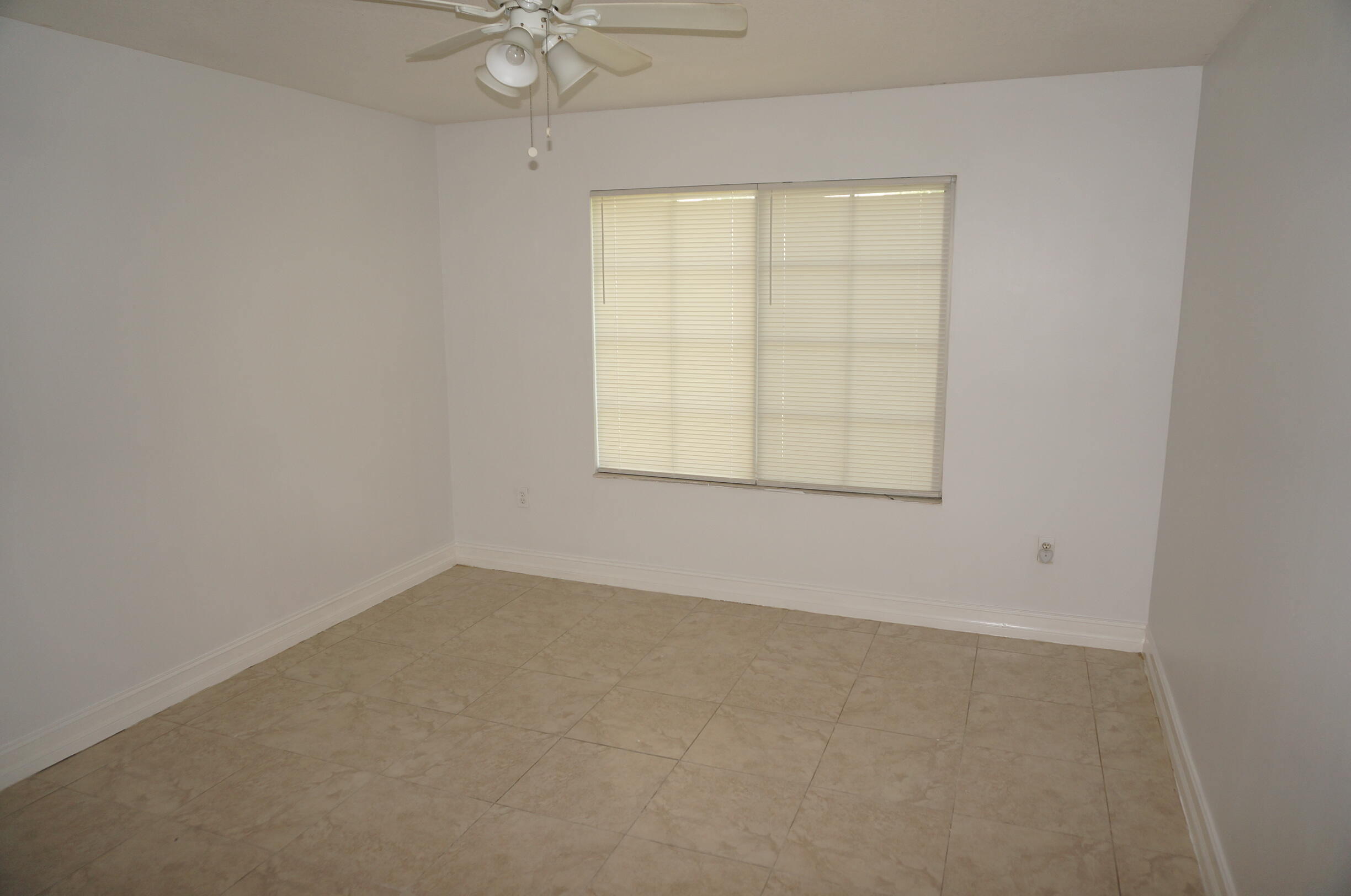 EMERALD ISLE AT LAGUNA LAKES CONDO - Residential Lease