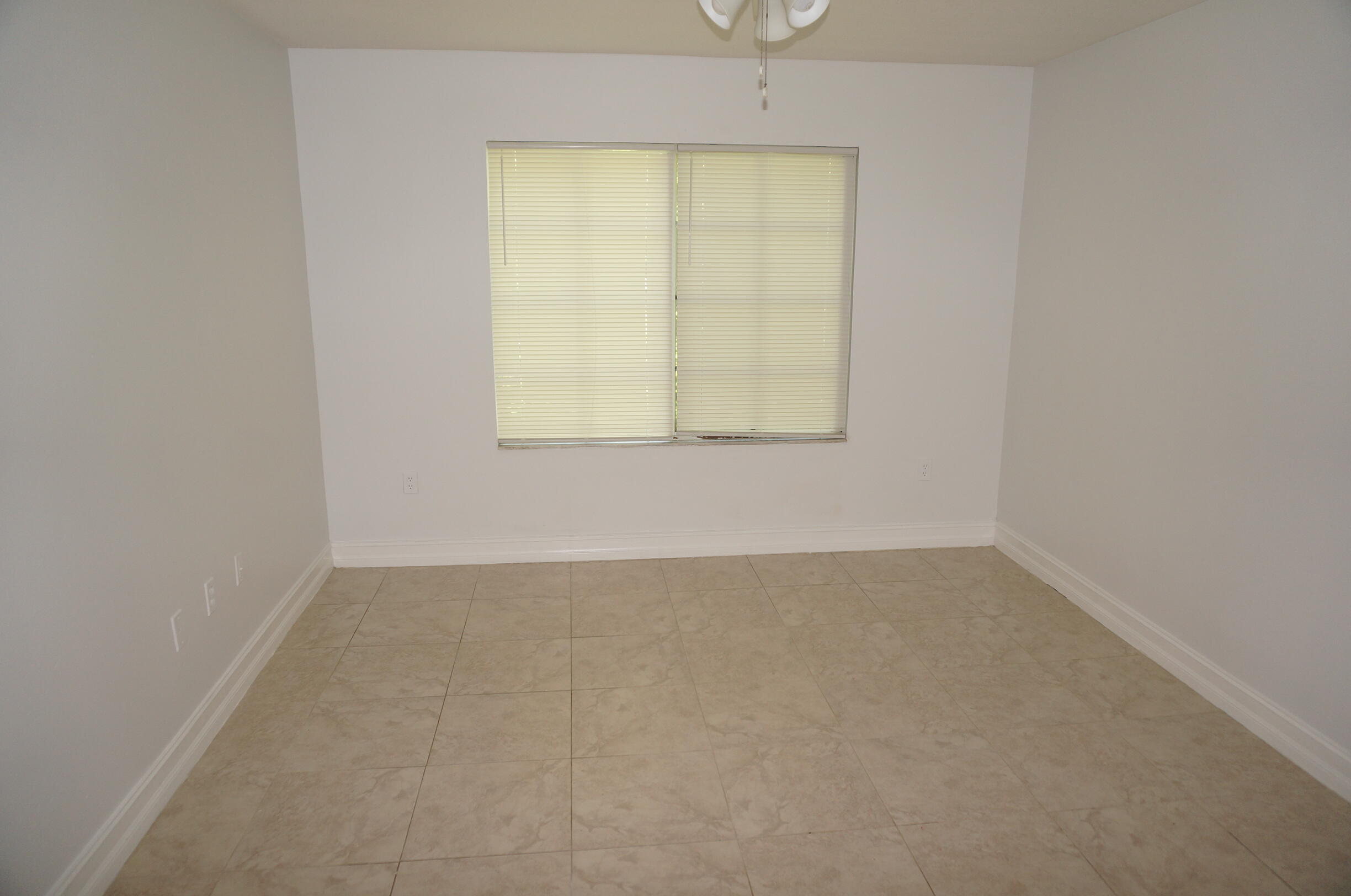 EMERALD ISLE AT LAGUNA LAKES CONDO - Residential Lease