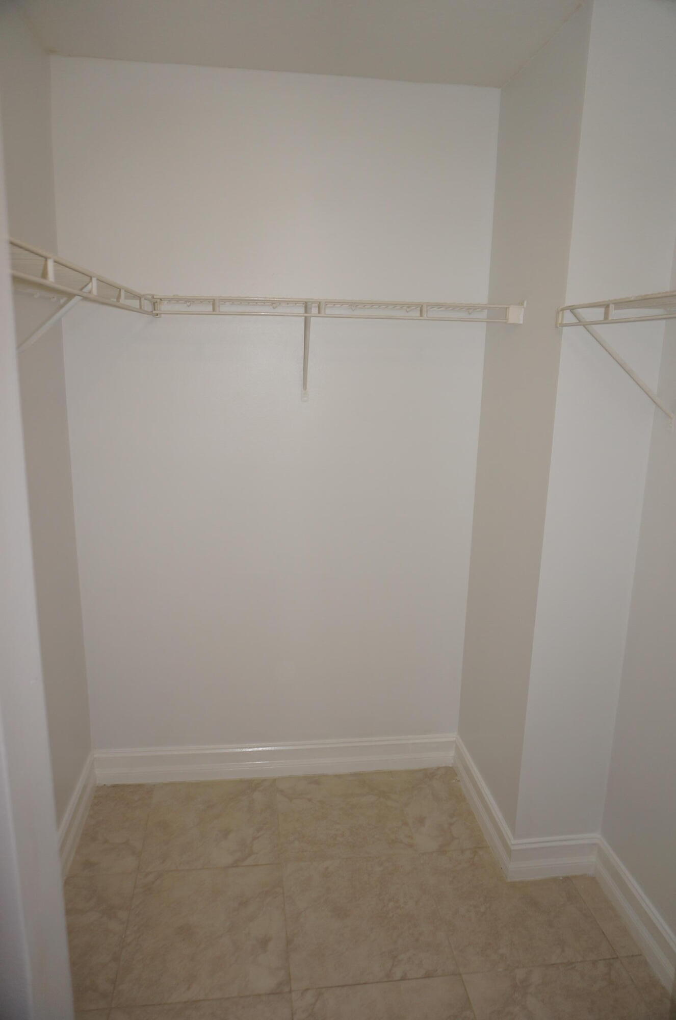 EMERALD ISLE AT LAGUNA LAKES CONDO - Residential Lease